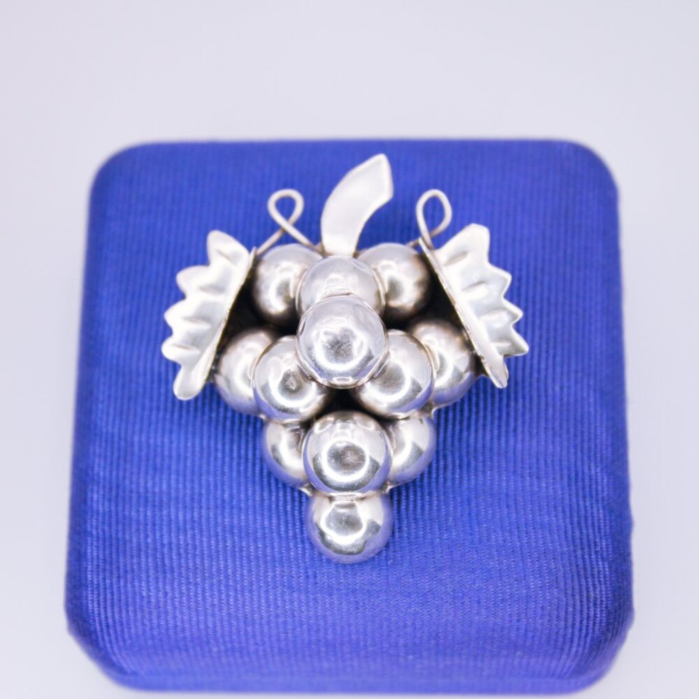 Vintage 925 Sterling Silver MEXICO Grape Cluster 3D Brooch Pendant Signed LN